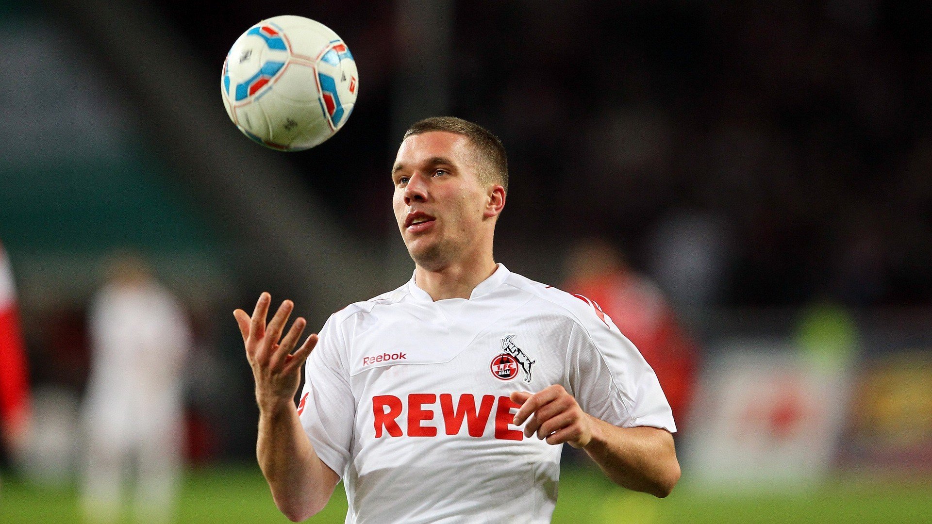 开云真人-2比1！山东泰山主场难完美收官，瓦科错失点球遗憾，山东泰山队比赛结果