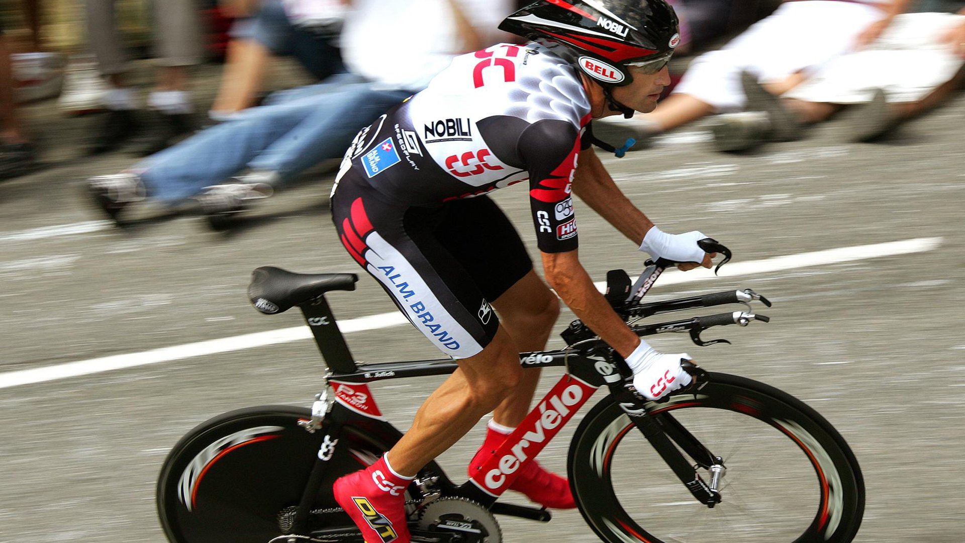 开云体育视频直播-《ApexLegends》新地图“极地”震撼上线，战术变化多端引领战场新风潮