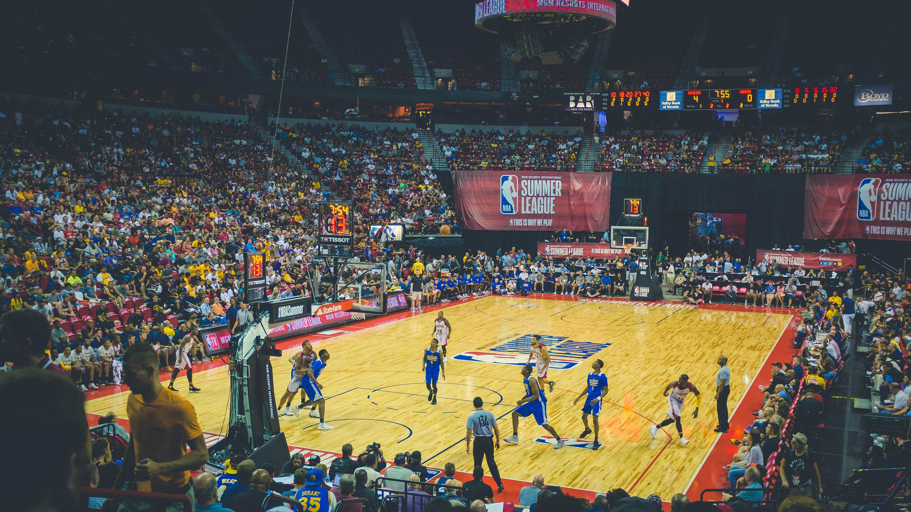 世界杯技术盛宴：助攻、头球、远射，每一幕都惊艳，世界杯专用球